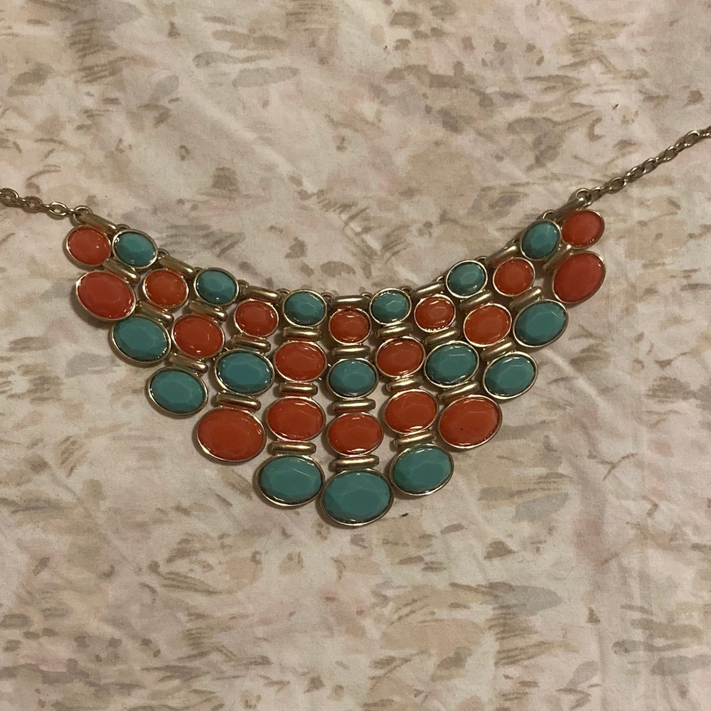 LIZ CLAIBORNE STATEMENT NECKLACE